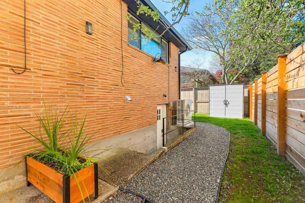 Lilac In Law, Picturesque Lower Unit Seattle Exterior foto